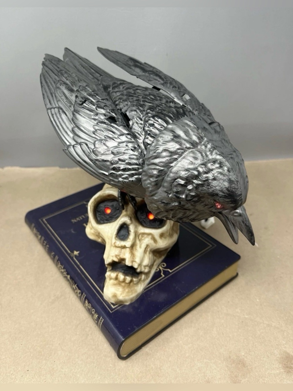Halloween Black Crow On Skull Animated Figurine, Lights, Sounds & Moves Rare!